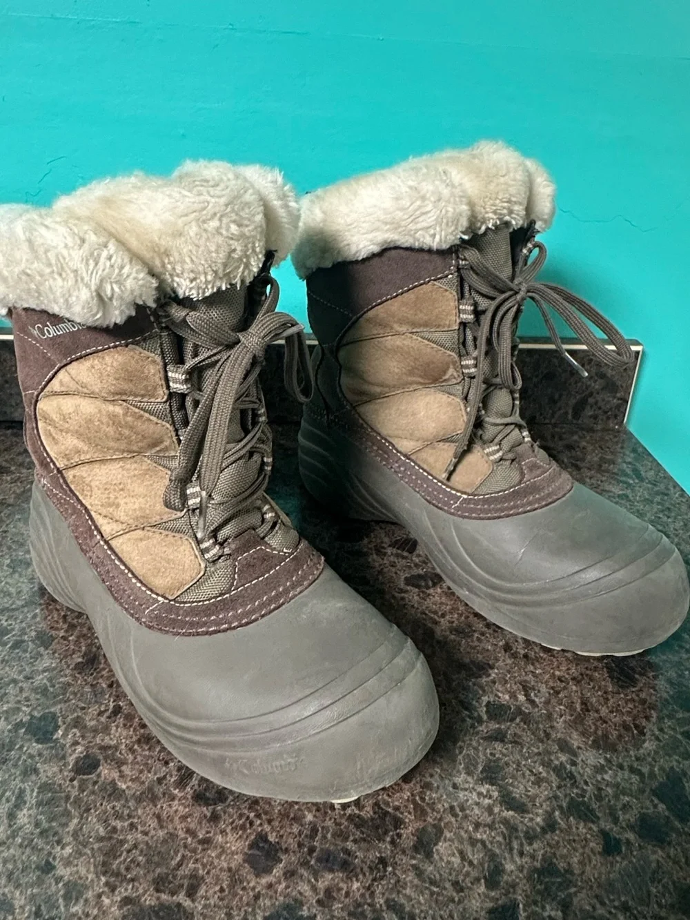 Columbia Brown and Tan Winter Snow Boots with Faux Fur Collar Women size 10